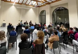 Il pubblico ha avuto bisogno degli spazi ampi della nuova sala incontri in piazza Santa Maria
